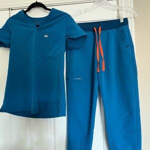 Figs Alps Blue Scrub Set